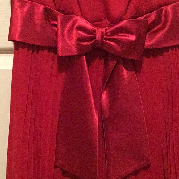 Beautiful Red Dress - Picture 3 of 4